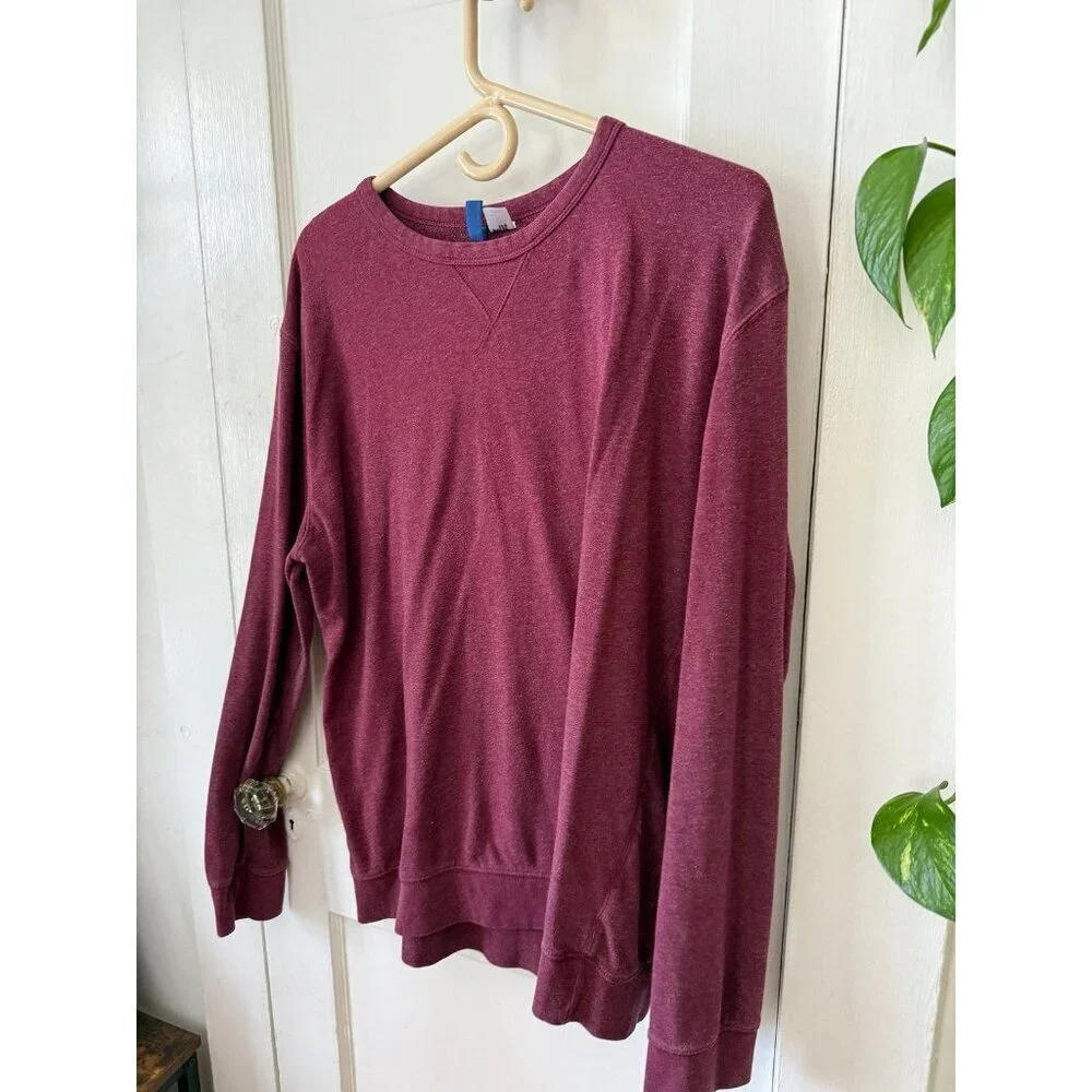 H&M divided men’s size large maroon sweater
